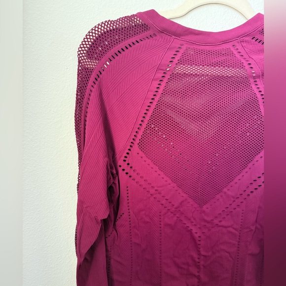 Athleta Oxygen Top Magenta Perforated Breathable Size L Large - Picture 10 of 10